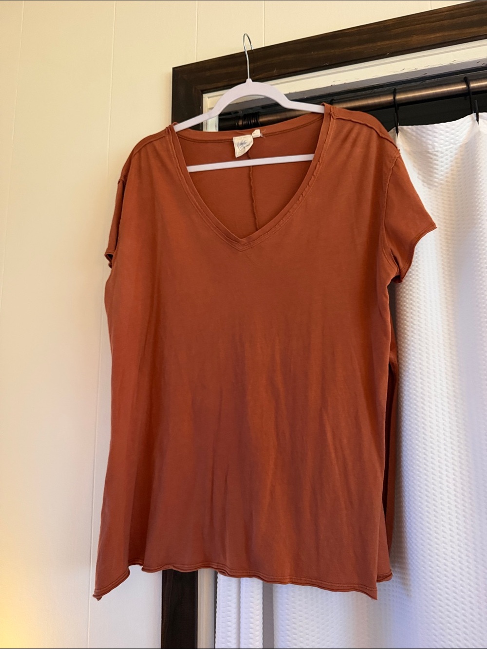 Women’s V-Neck Short Sleeve Top in Rust